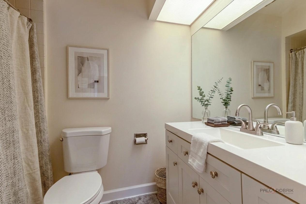 3004 Roberts Drive #8, Woodridge, IL 60517