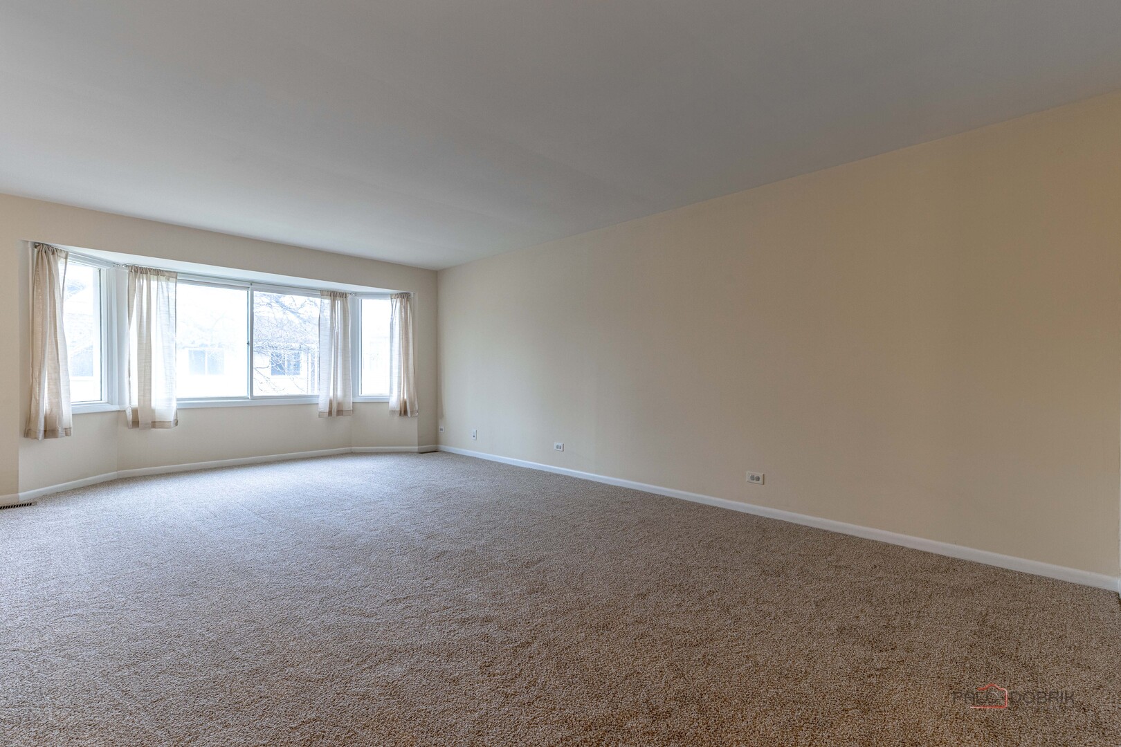 3004 Roberts Drive #8, Woodridge, IL 60517