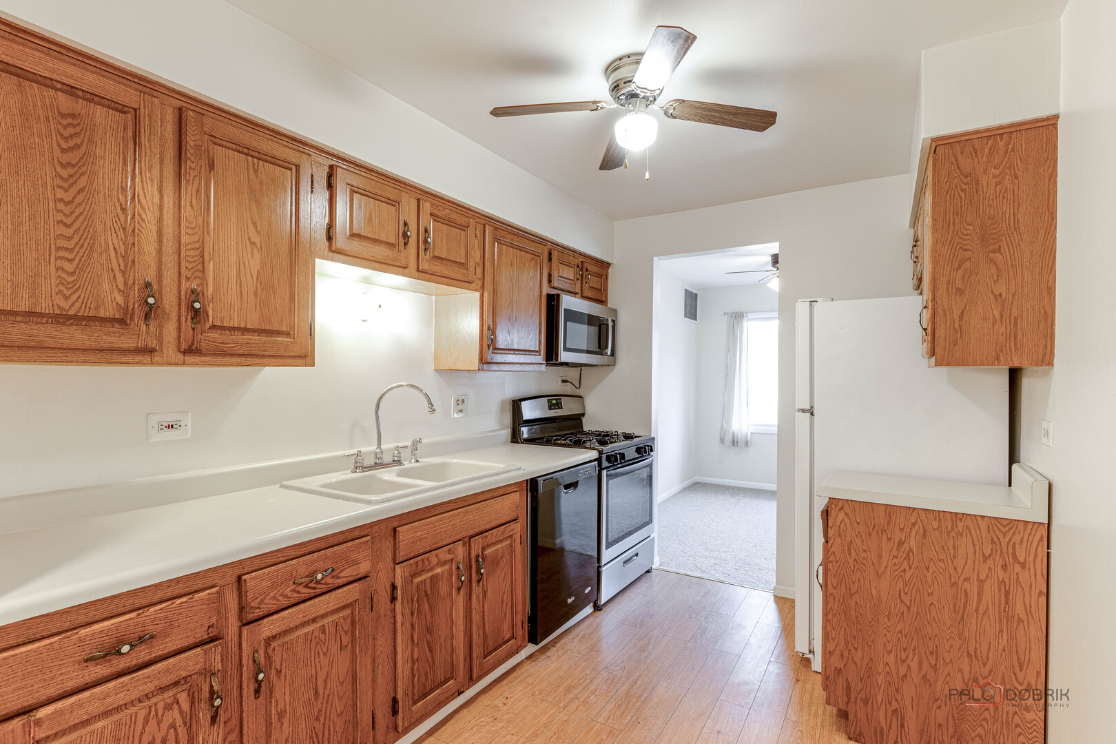 3004 Roberts Drive #8, Woodridge, IL 60517