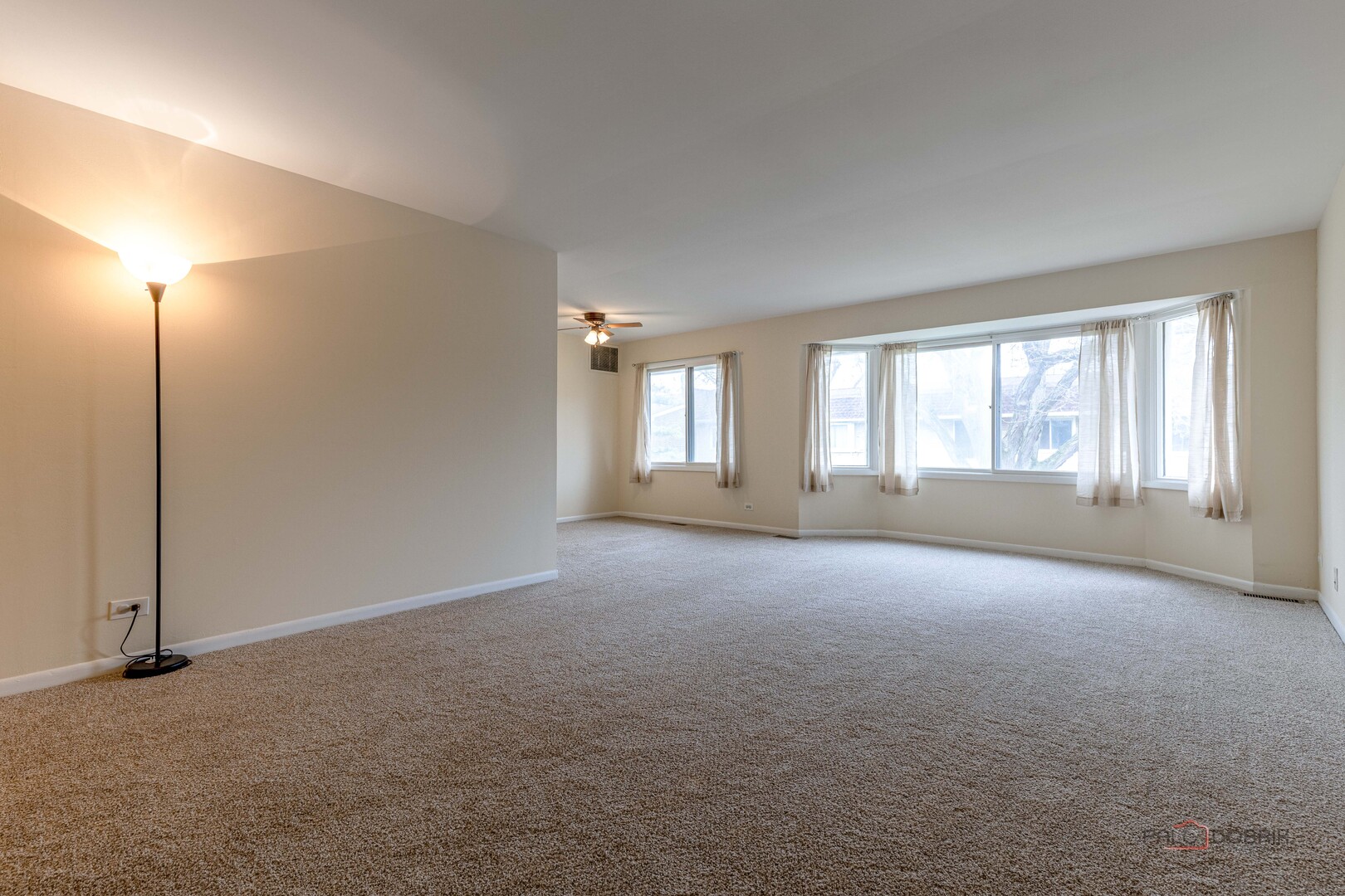 3004 Roberts Drive #8, Woodridge, IL 60517