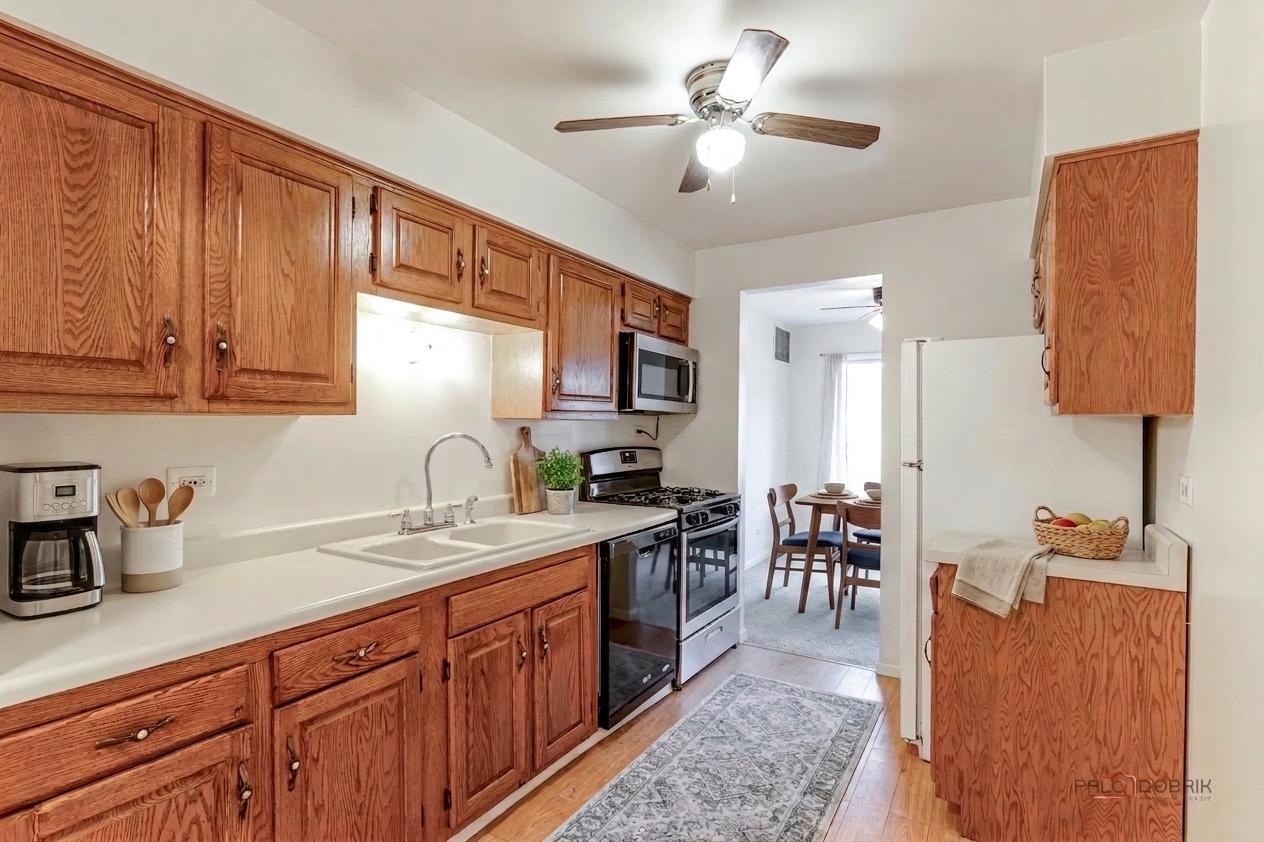 3004 Roberts Drive #8, Woodridge, IL 60517