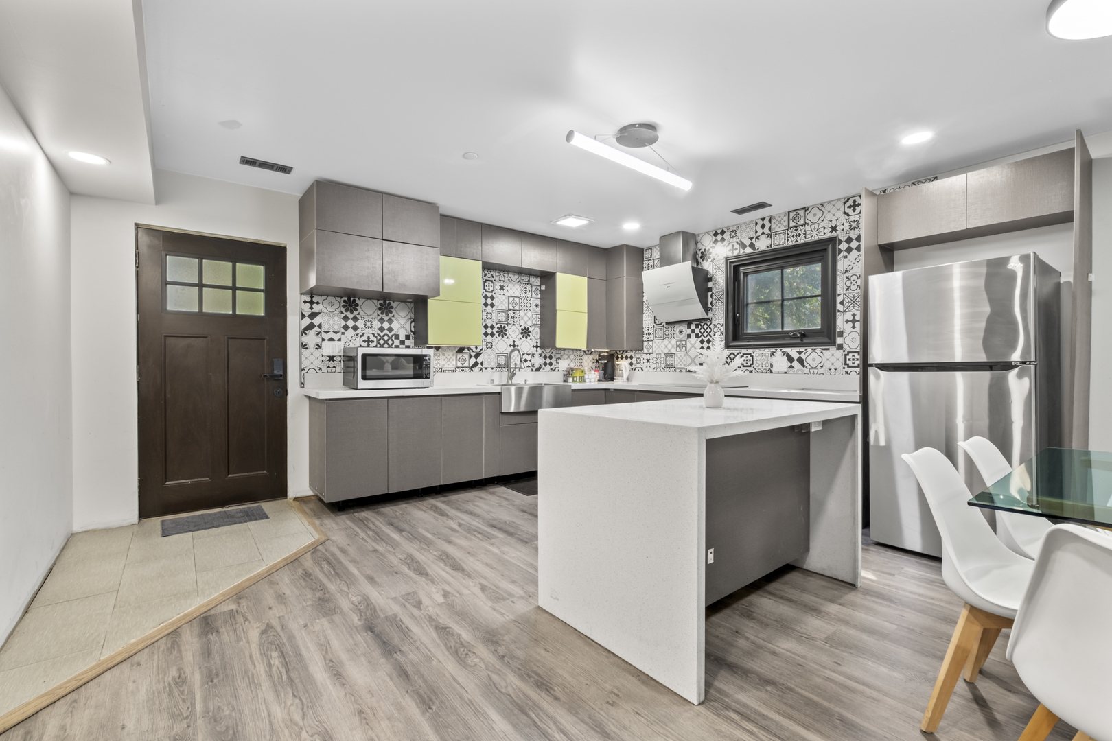 2307 Lake Street #2, Evanston, IL 60201