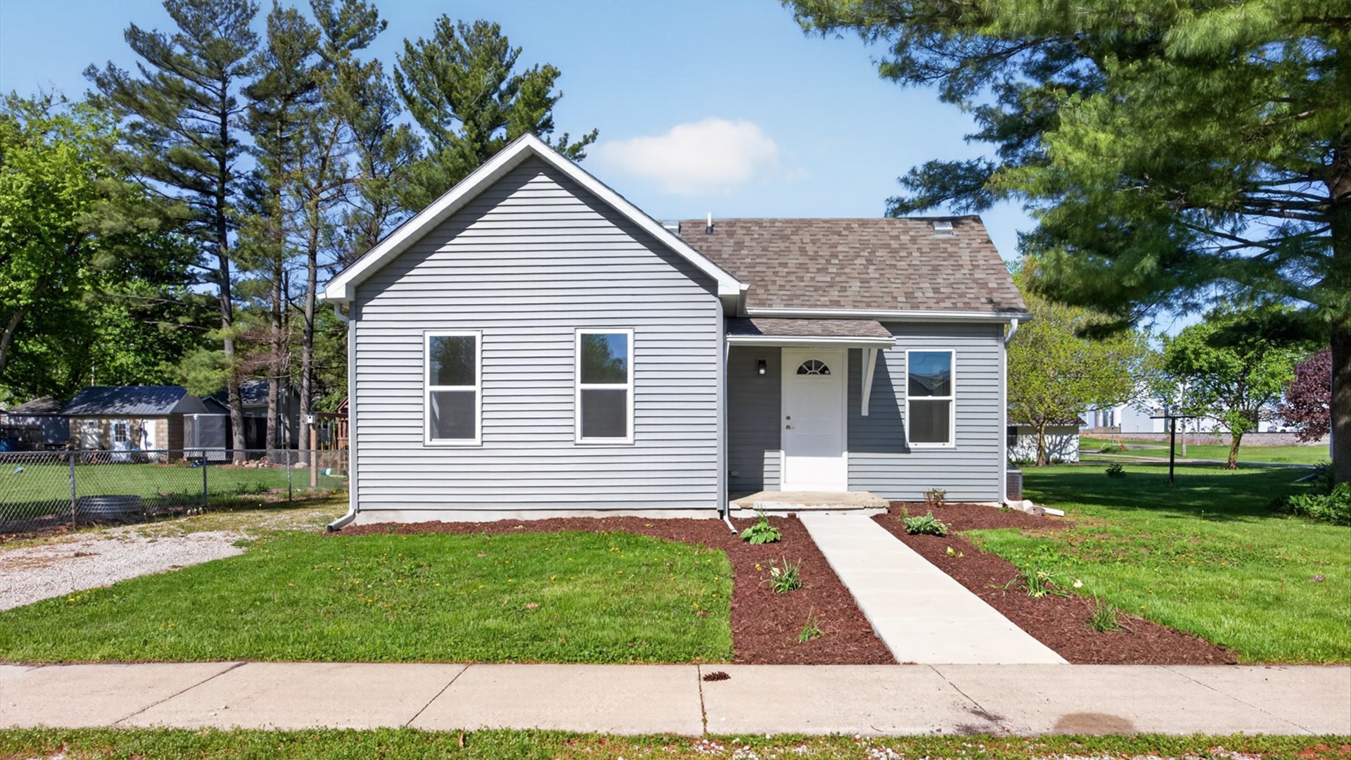 104 S Oak Street, Arrowsmith, IL 61722