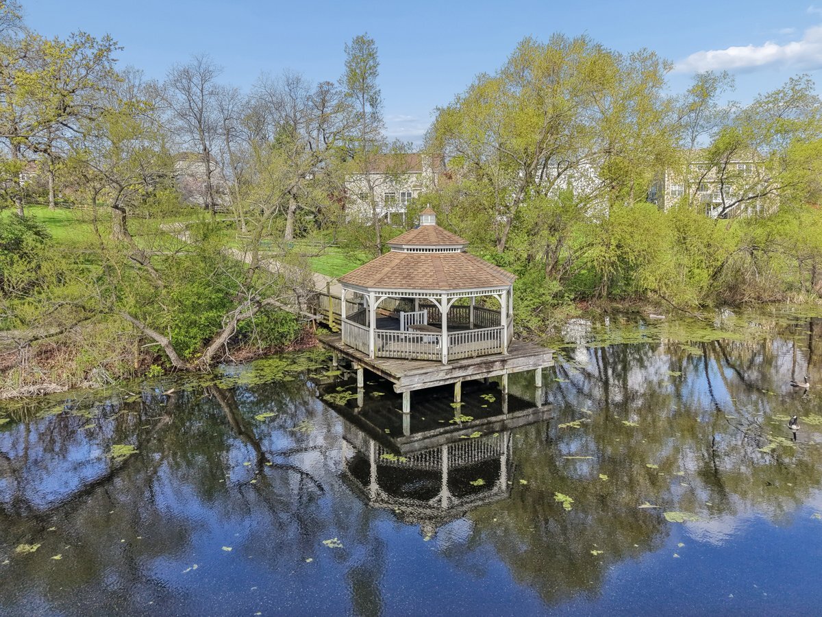 1816 Prairie Ridge Circle, Lindenhurst, IL 60046