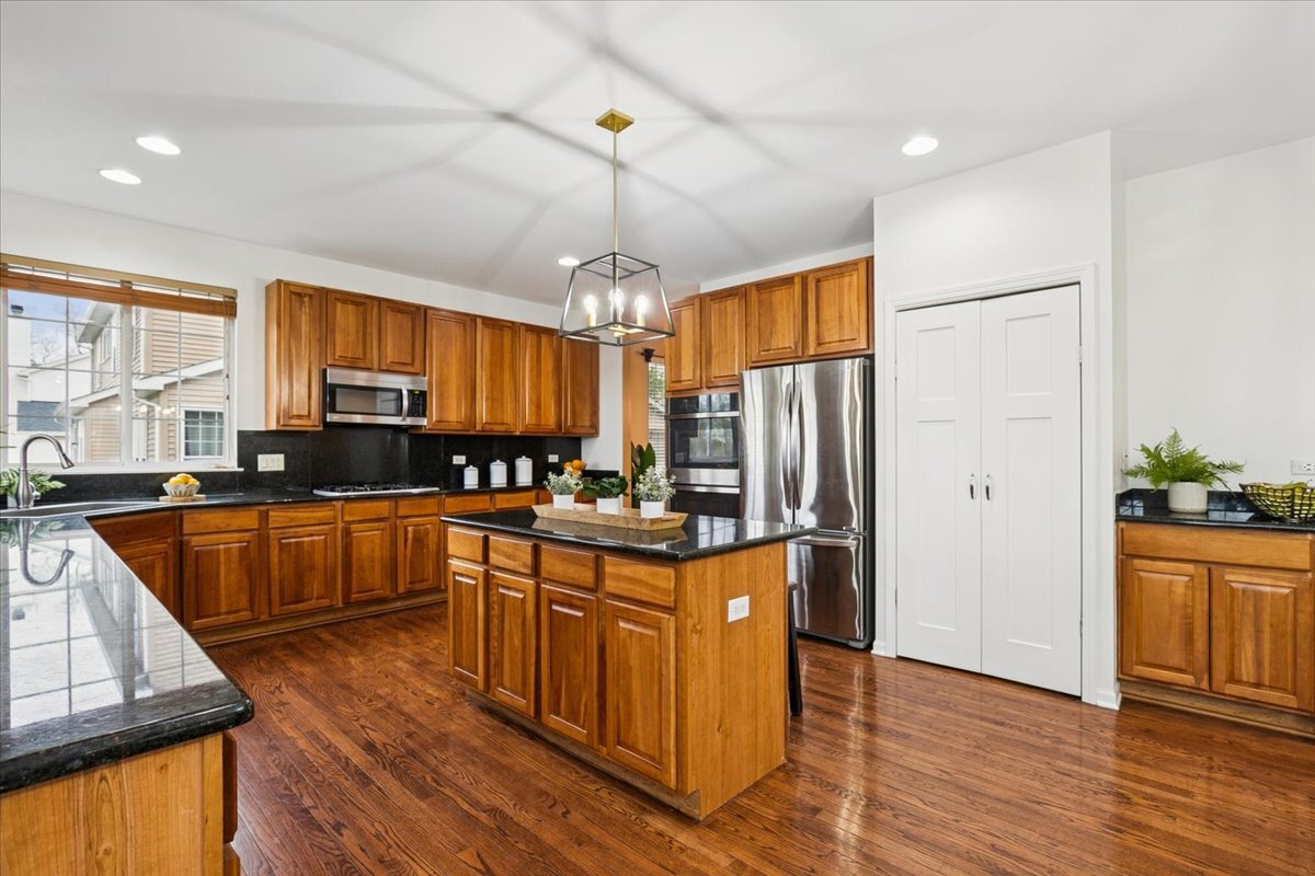 1816 Prairie Ridge Circle, Lindenhurst, IL 60046
