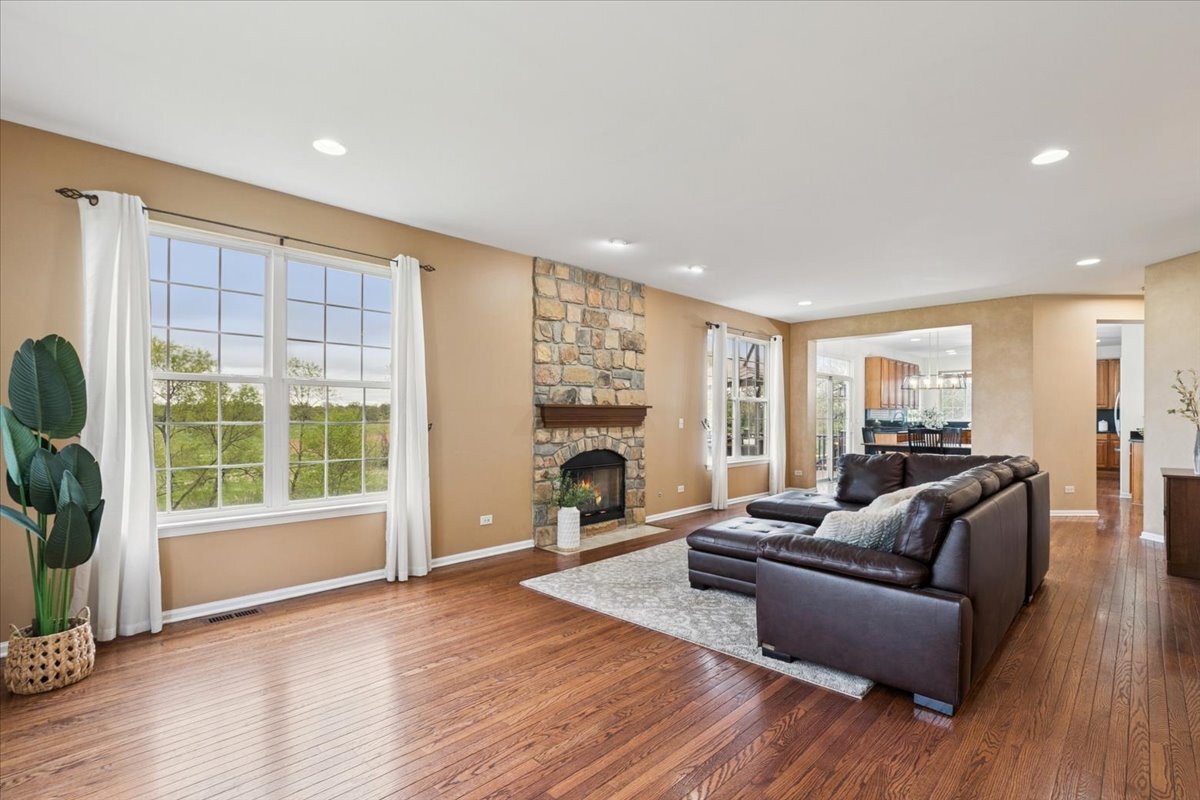 1816 Prairie Ridge Circle, Lindenhurst, IL 60046