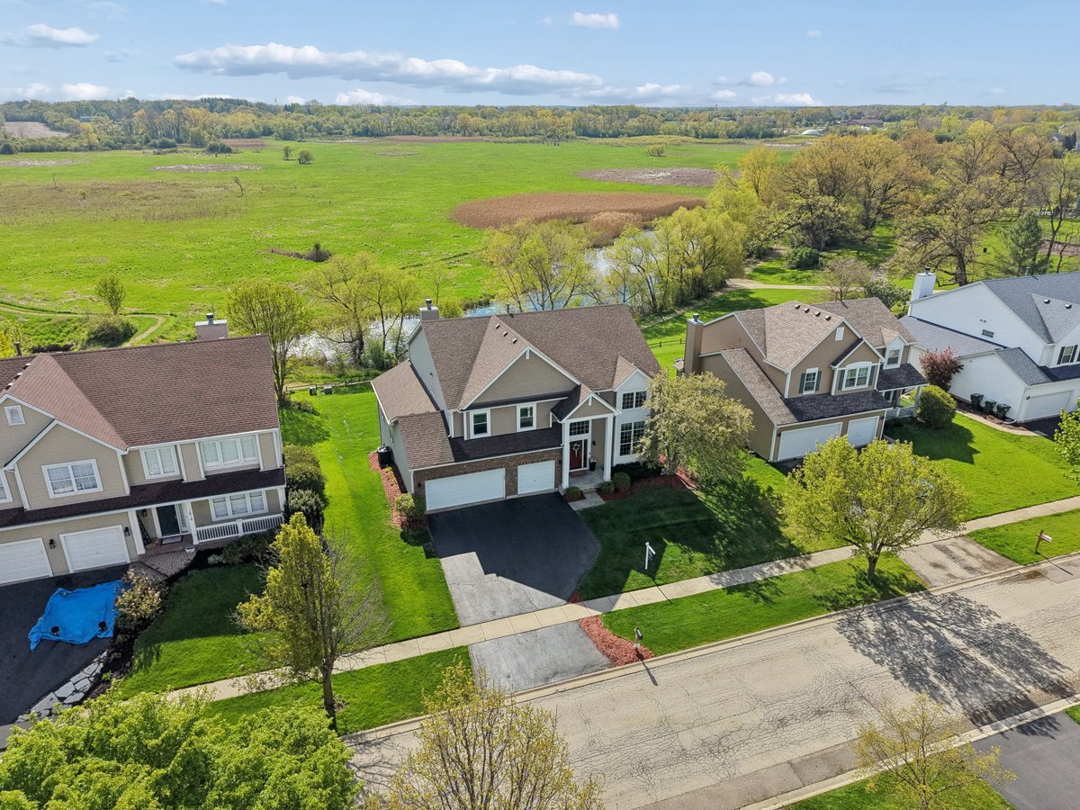 1816 Prairie Ridge Circle, Lindenhurst, IL 60046