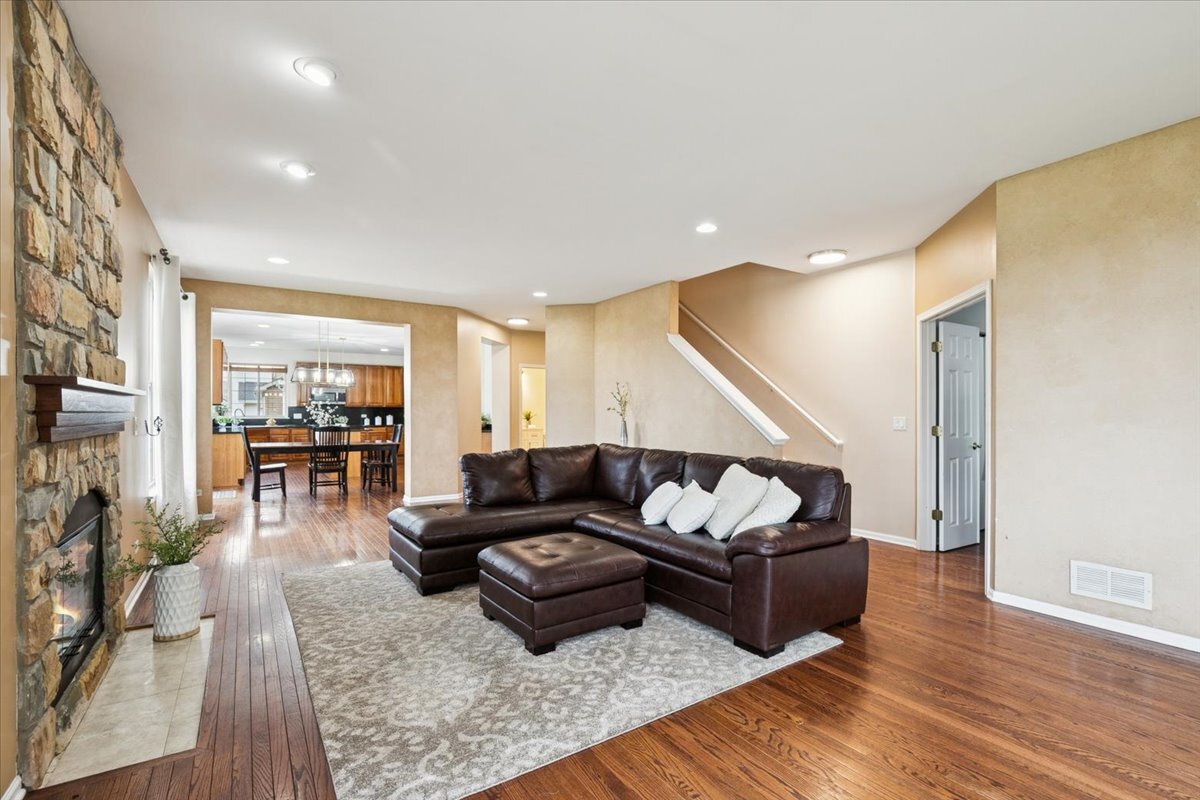 1816 Prairie Ridge Circle, Lindenhurst, IL 60046