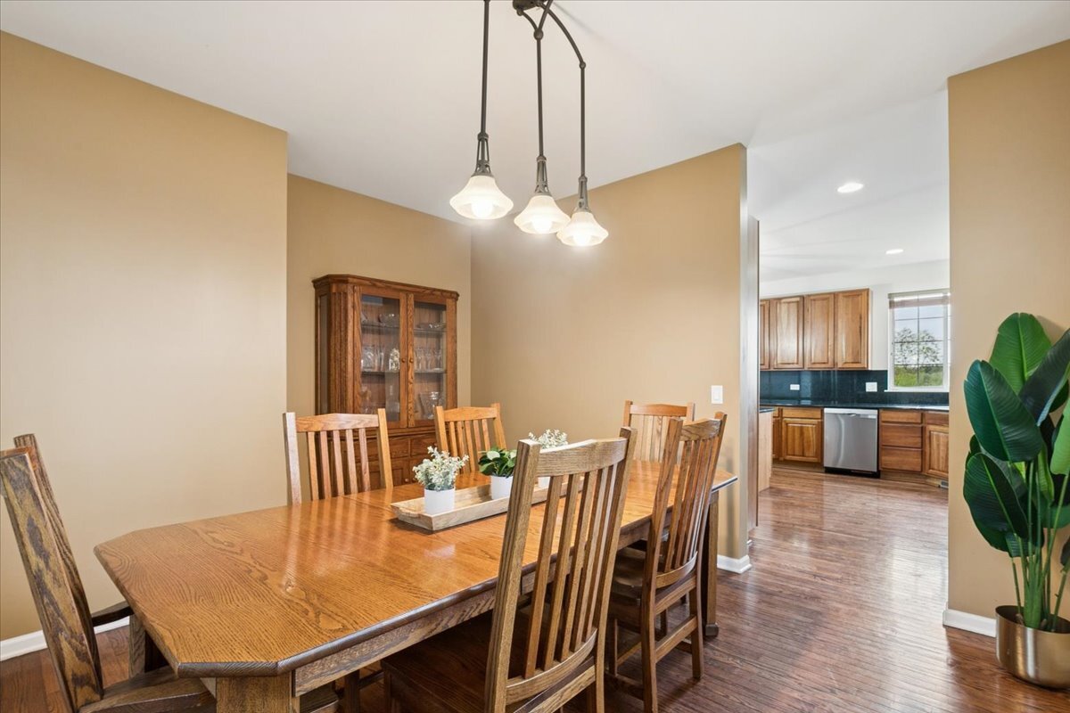 1816 Prairie Ridge Circle, Lindenhurst, IL 60046