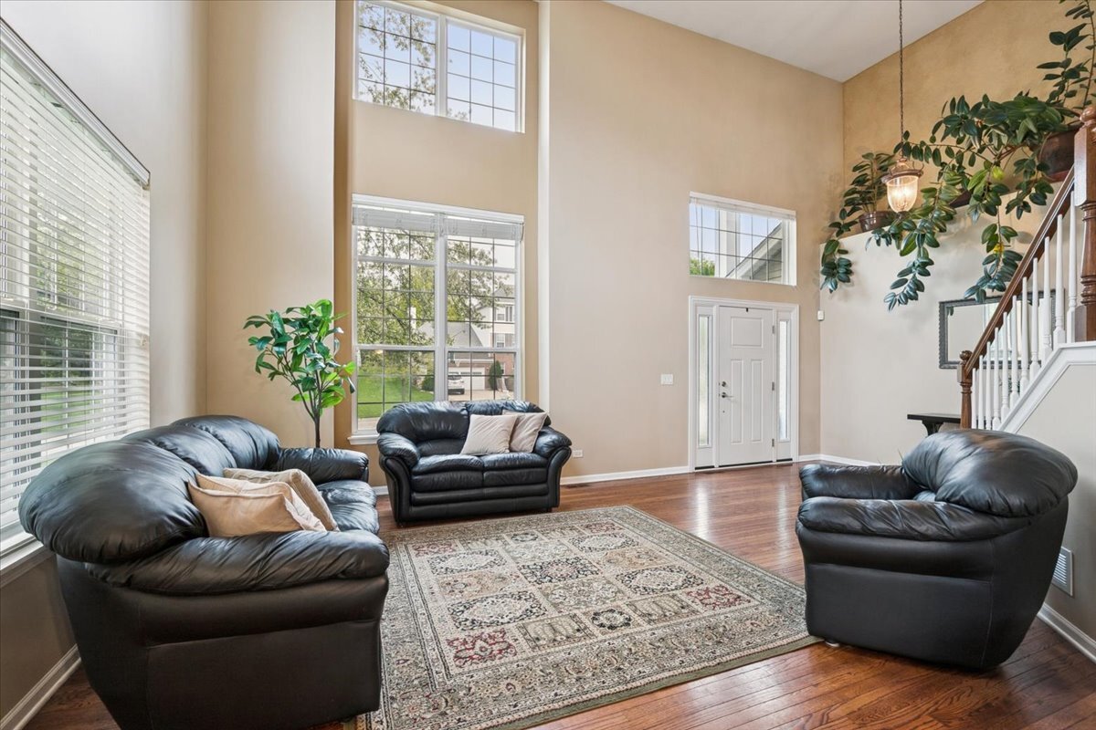 1816 Prairie Ridge Circle, Lindenhurst, IL 60046