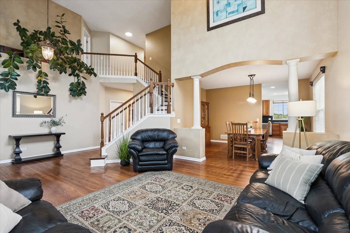 1816 Prairie Ridge Circle, Lindenhurst, IL 60046