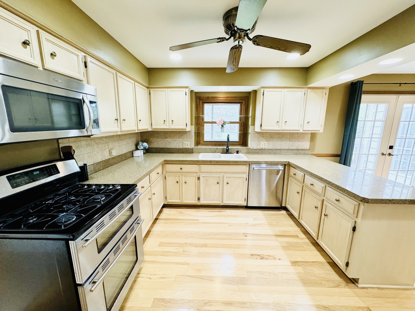 817 Huntleigh Drive, Naperville, IL 60540