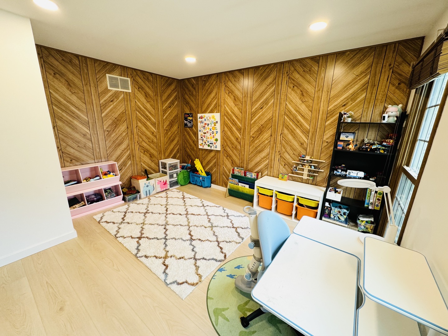 817 Huntleigh Drive, Naperville, IL 60540