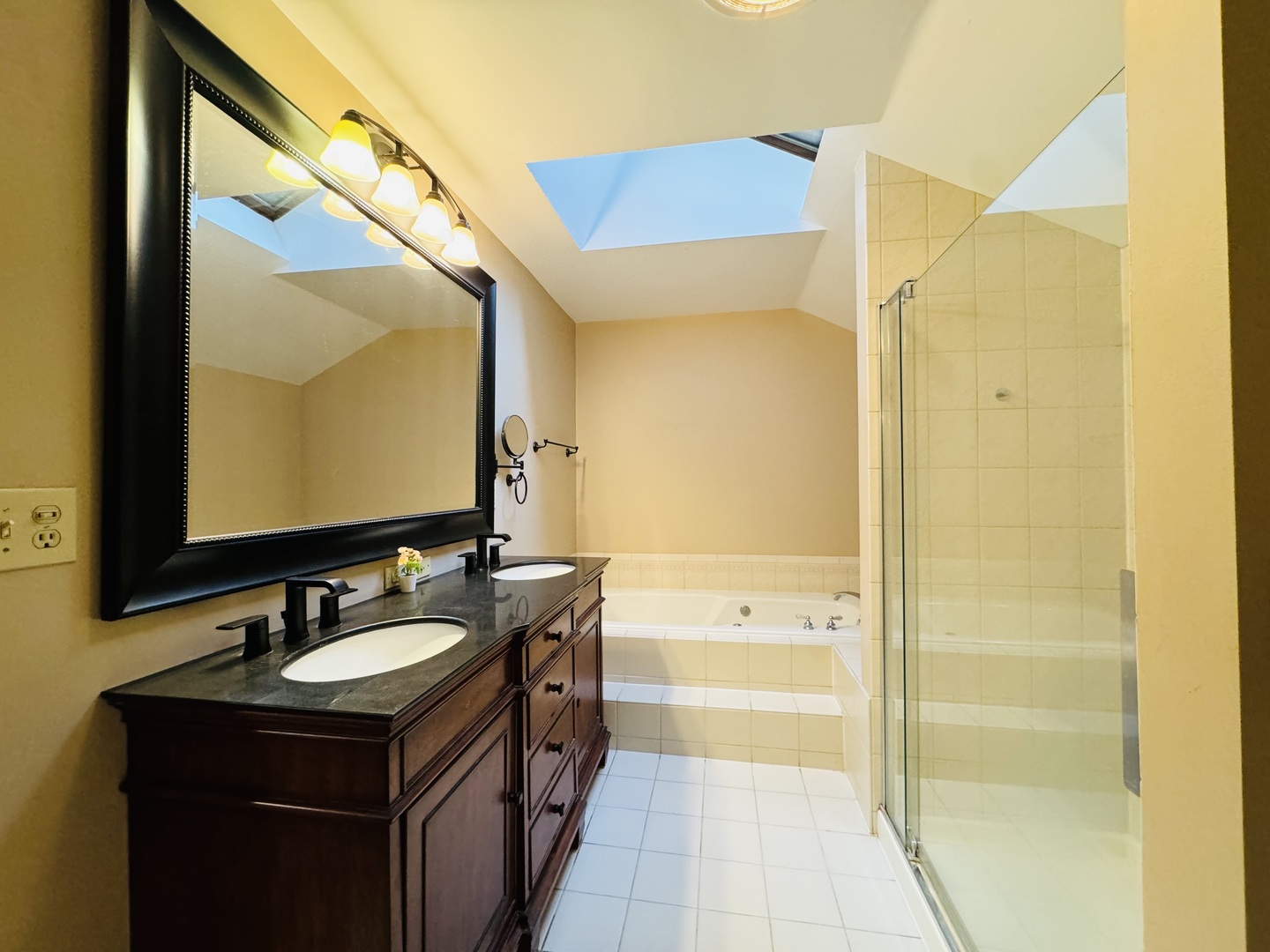 817 Huntleigh Drive, Naperville, IL 60540