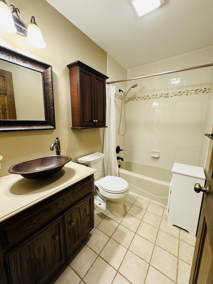 817 Huntleigh Drive, Naperville, IL 60540