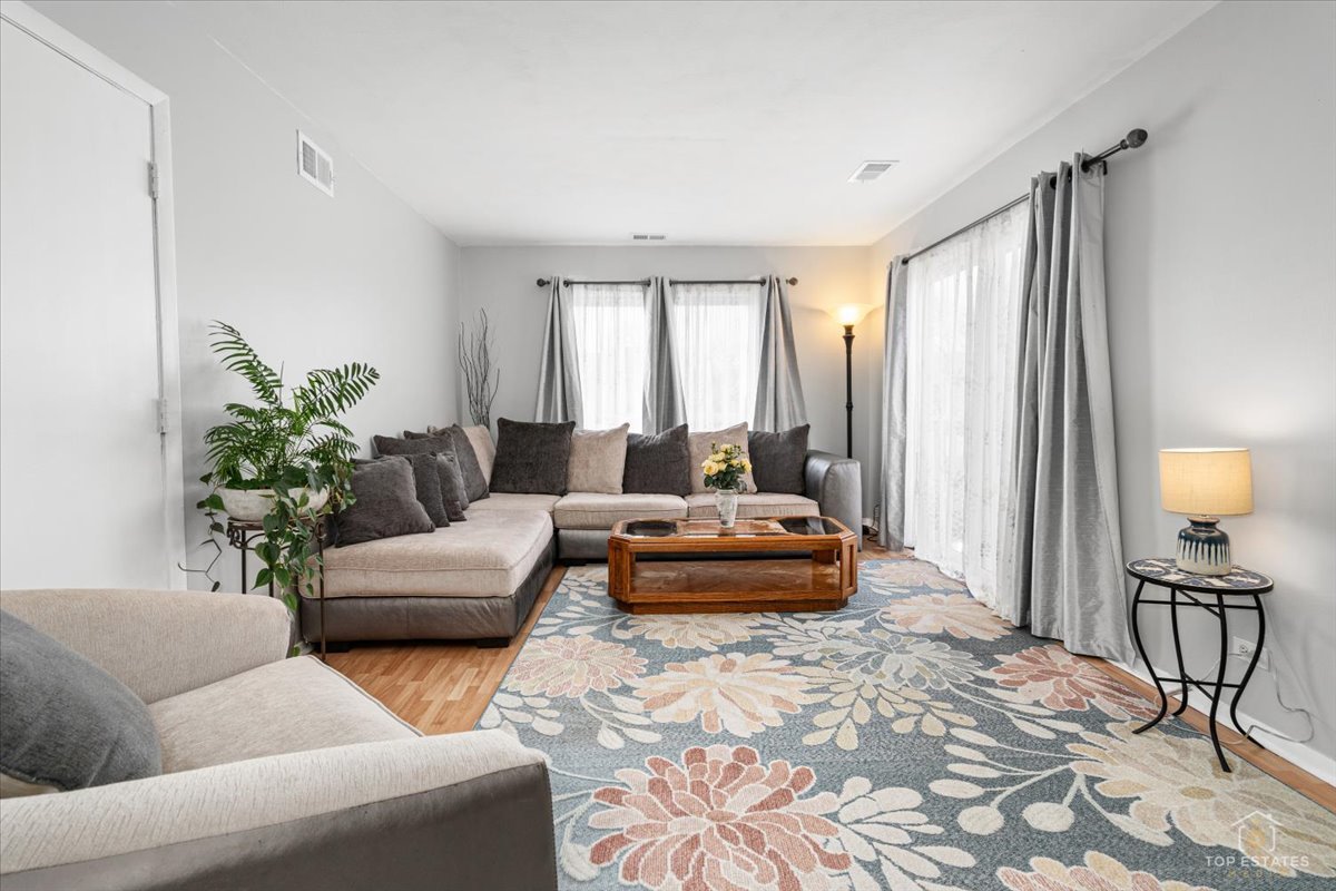 1976 Kenilworth Circle #E, Hoffman Estates, IL 60169