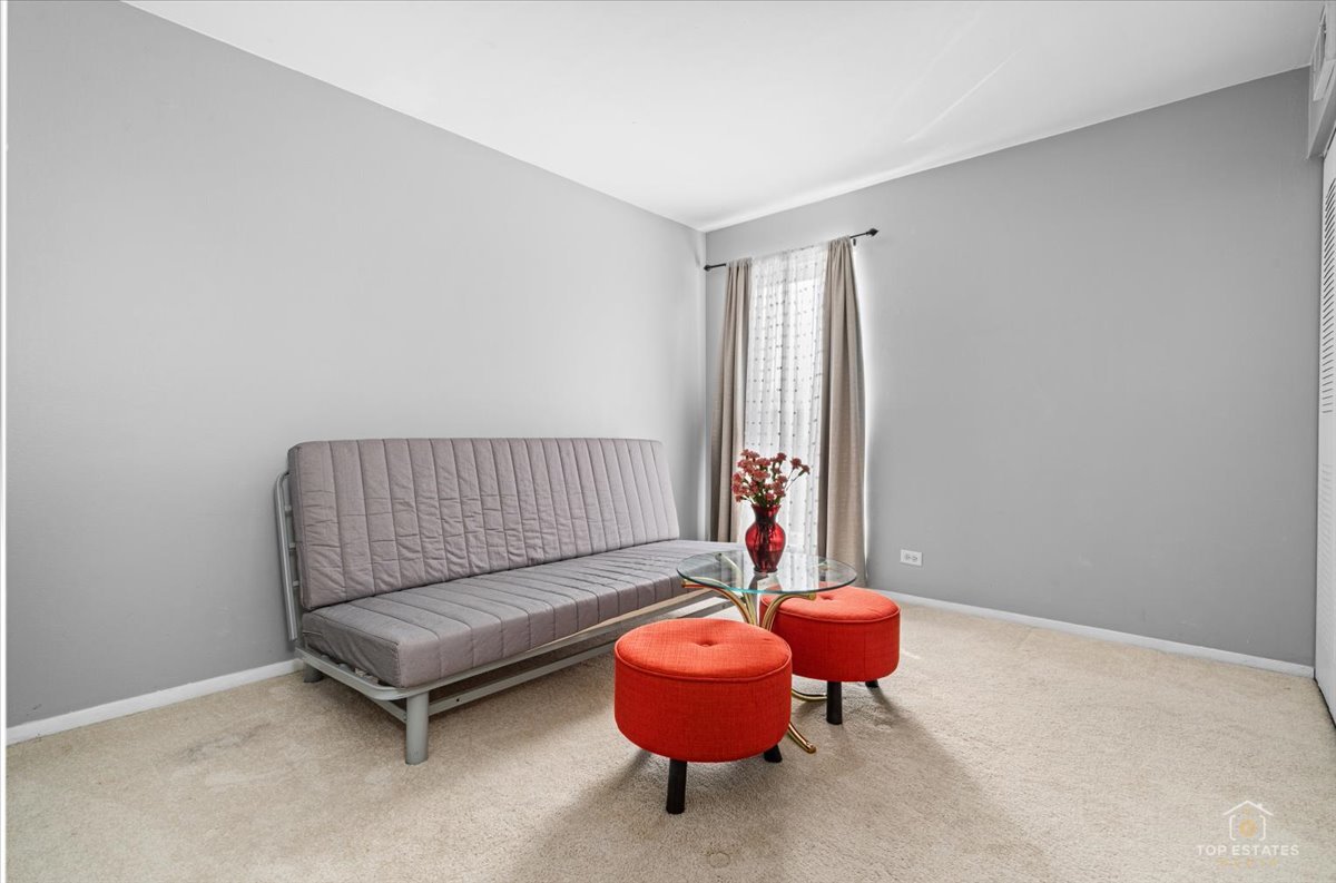 1976 Kenilworth Circle #E, Hoffman Estates, IL 60169