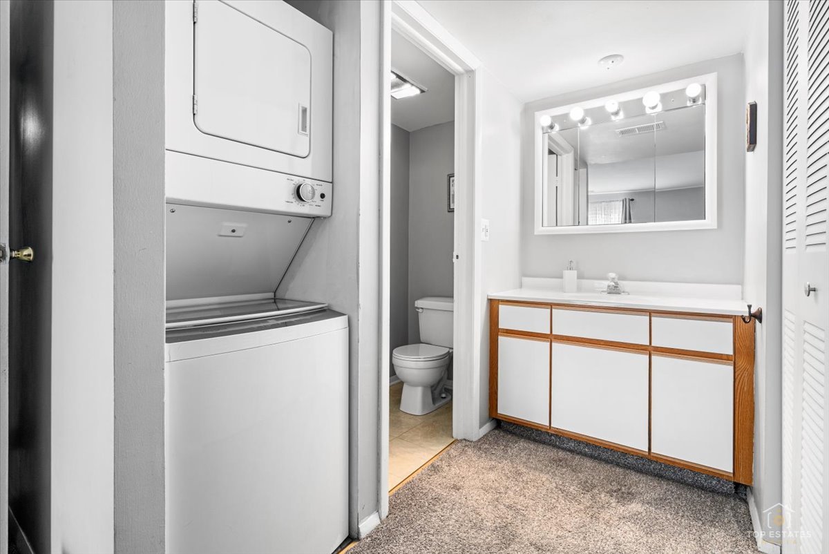 1976 Kenilworth Circle #E, Hoffman Estates, IL 60169