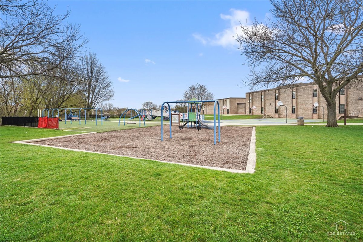 1976 Kenilworth Circle #E, Hoffman Estates, IL 60169