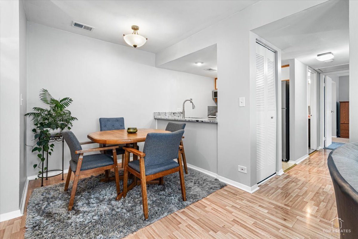 1976 Kenilworth Circle #E, Hoffman Estates, IL 60169