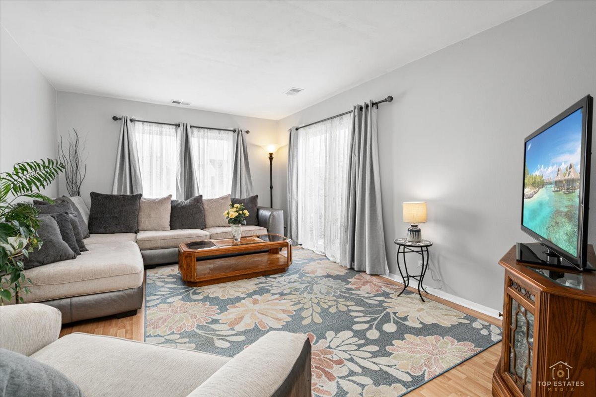 1976 Kenilworth Circle #E, Hoffman Estates, IL 60169