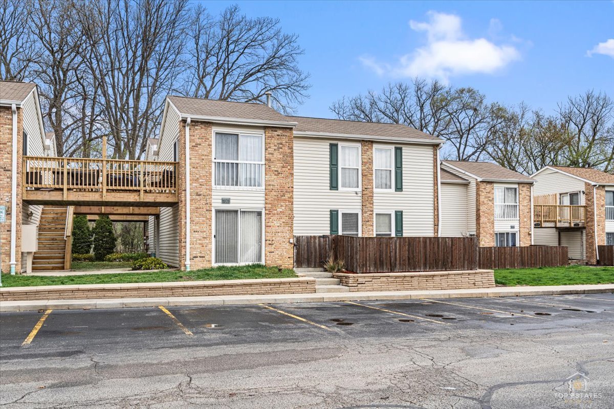 1976 Kenilworth Circle #E, Hoffman Estates, IL 60169