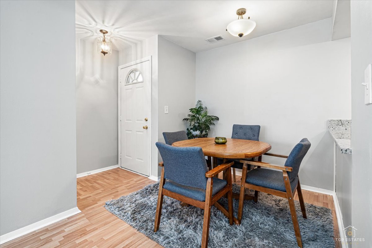 1976 Kenilworth Circle #E, Hoffman Estates, IL 60169