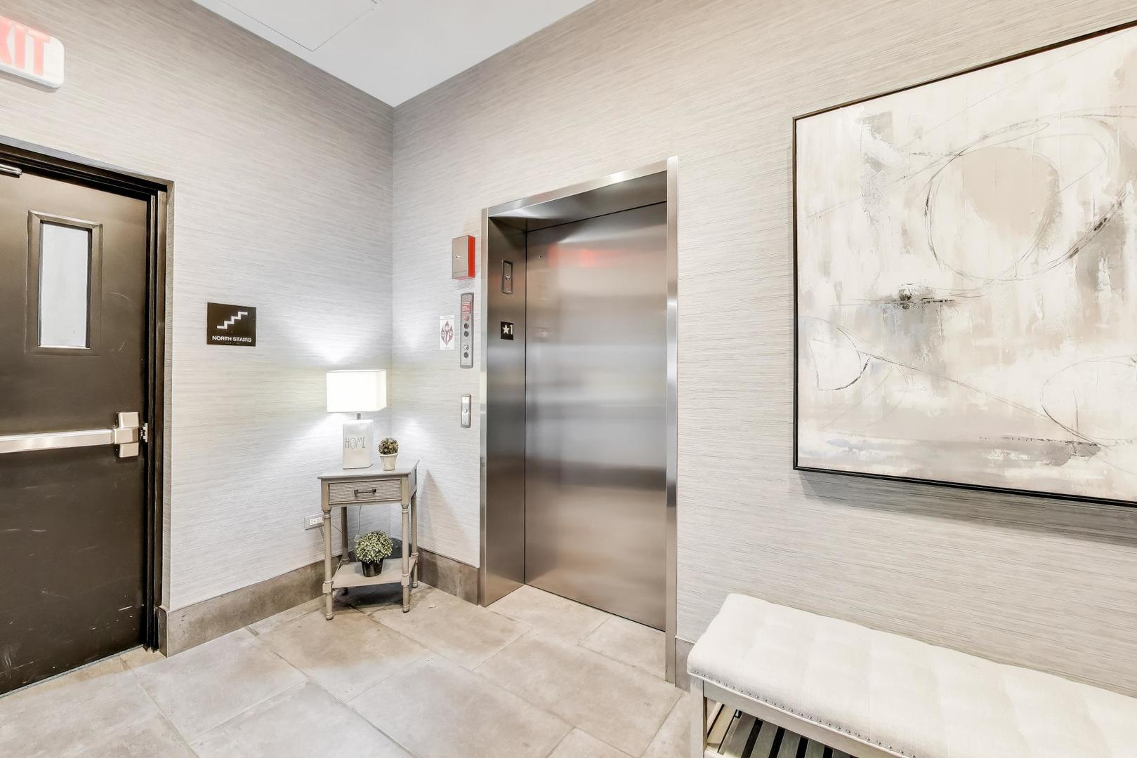 105 S Cottage Hill Avenue #206, Elmhurst, IL 60126