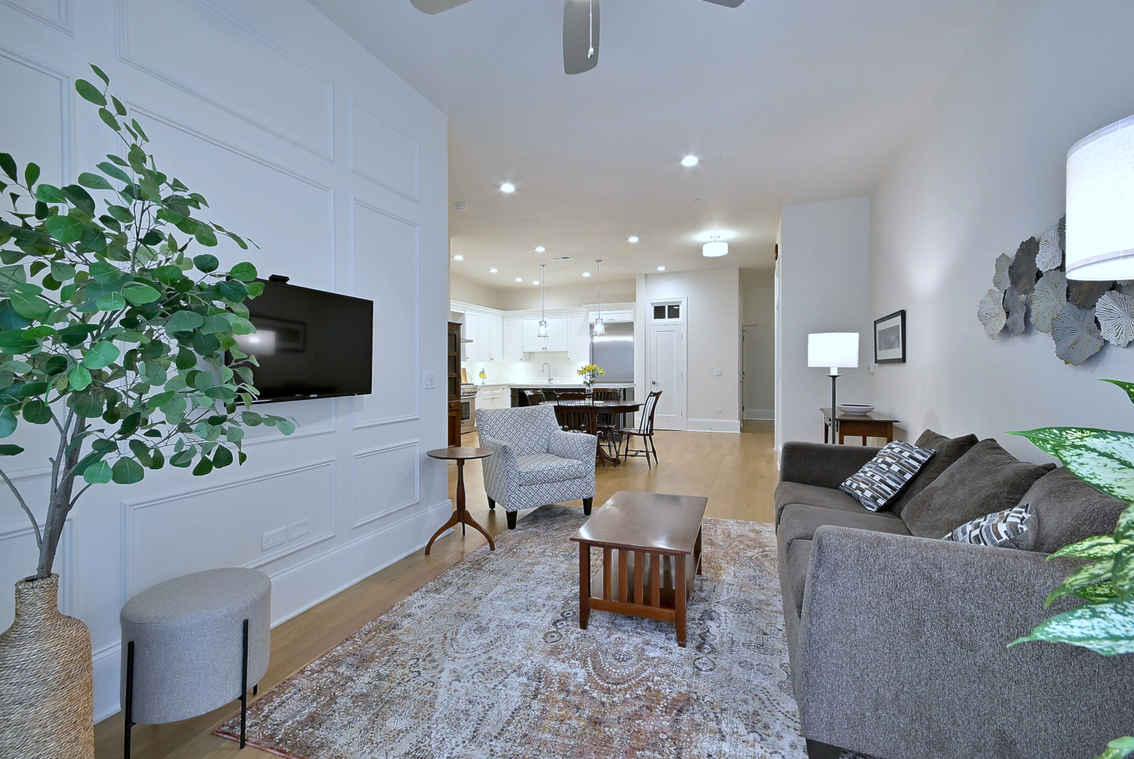 105 S Cottage Hill Avenue #206, Elmhurst, IL 60126