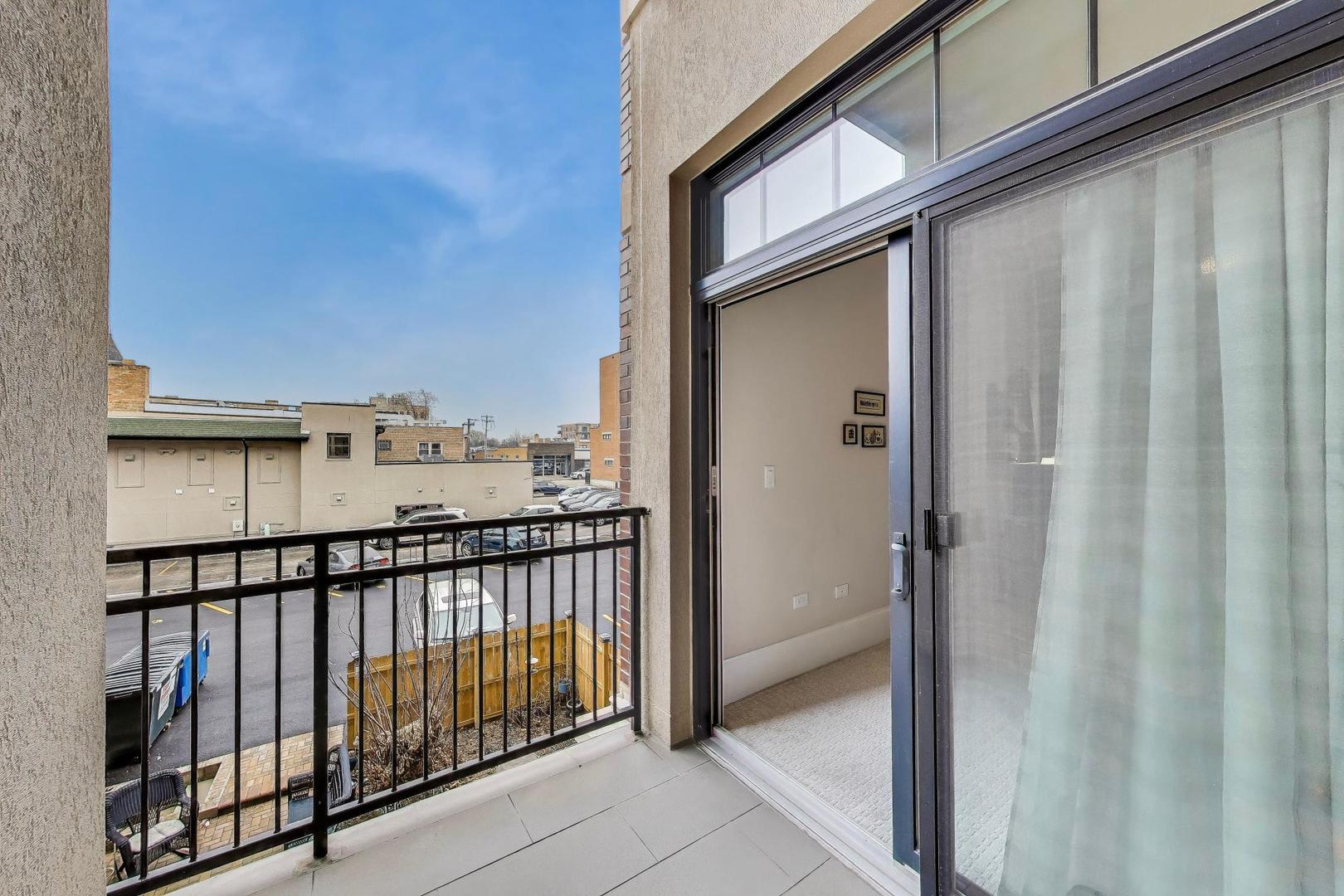 105 S Cottage Hill Avenue #206, Elmhurst, IL 60126