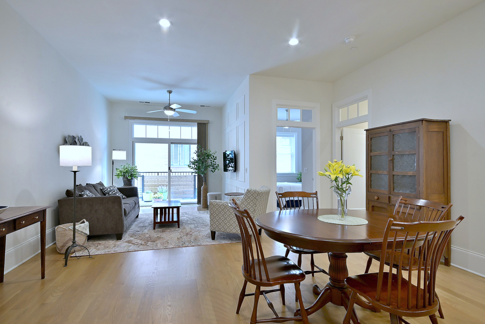 105 S Cottage Hill Avenue #206, Elmhurst, IL 60126