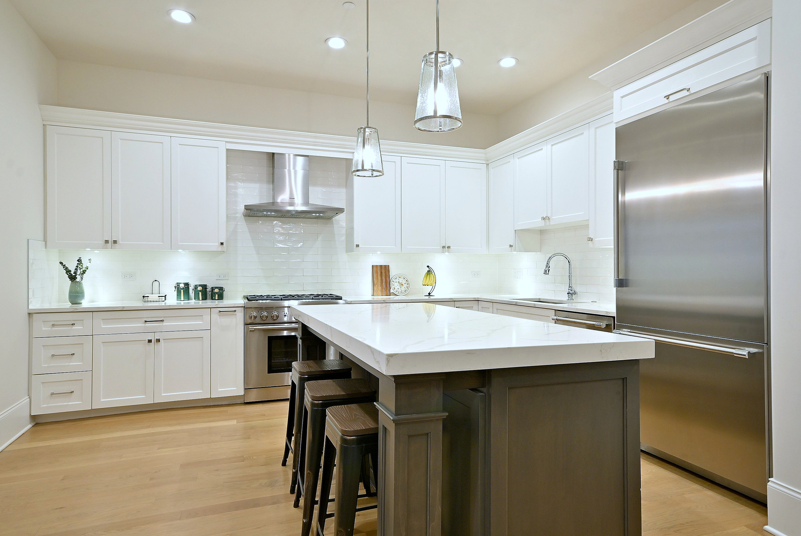 105 S Cottage Hill Avenue #206, Elmhurst, IL 60126