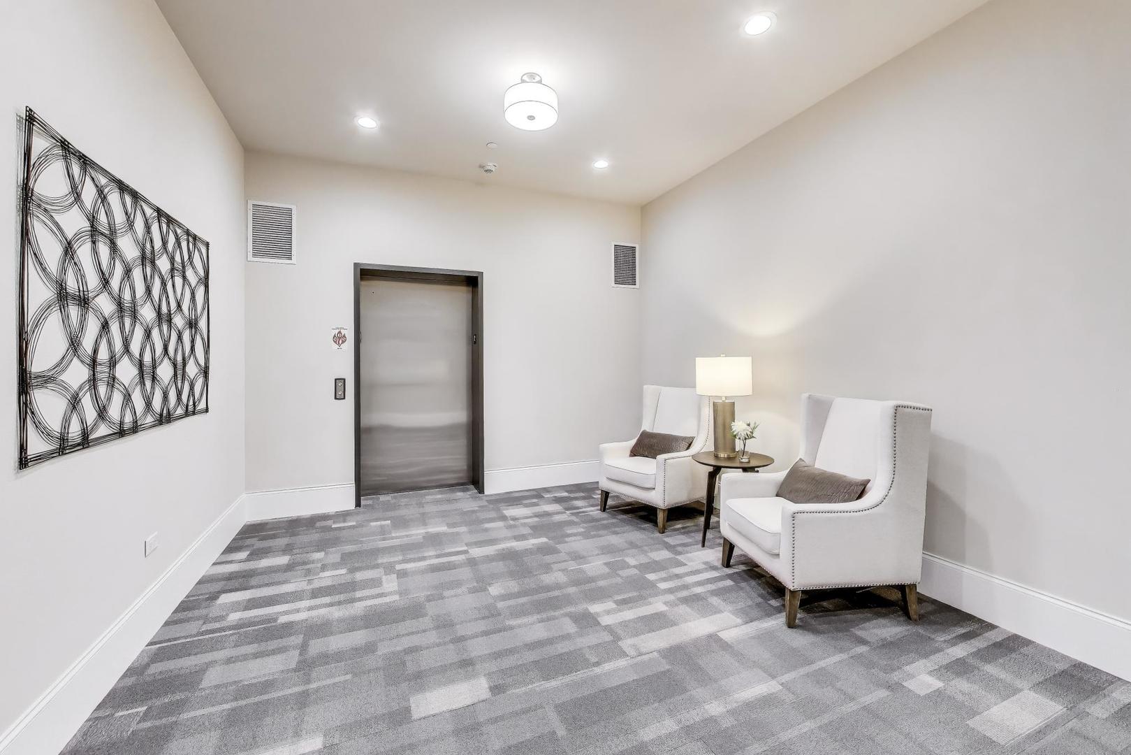 105 S Cottage Hill Avenue #206, Elmhurst, IL 60126