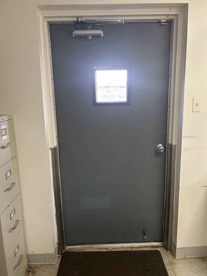 8826 S Roberts Road, Hickory Hills, IL 60457