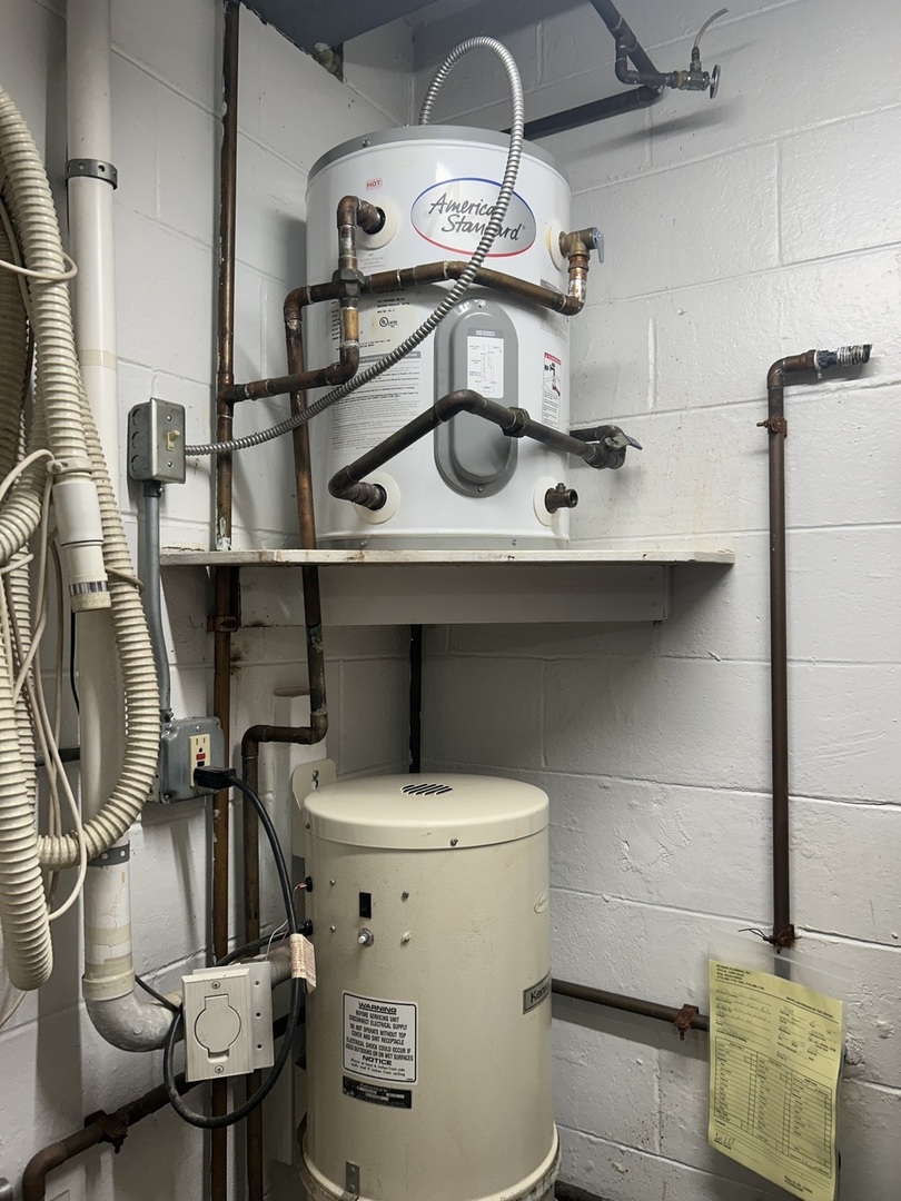 8826 S Roberts Road, Hickory Hills, IL 60457