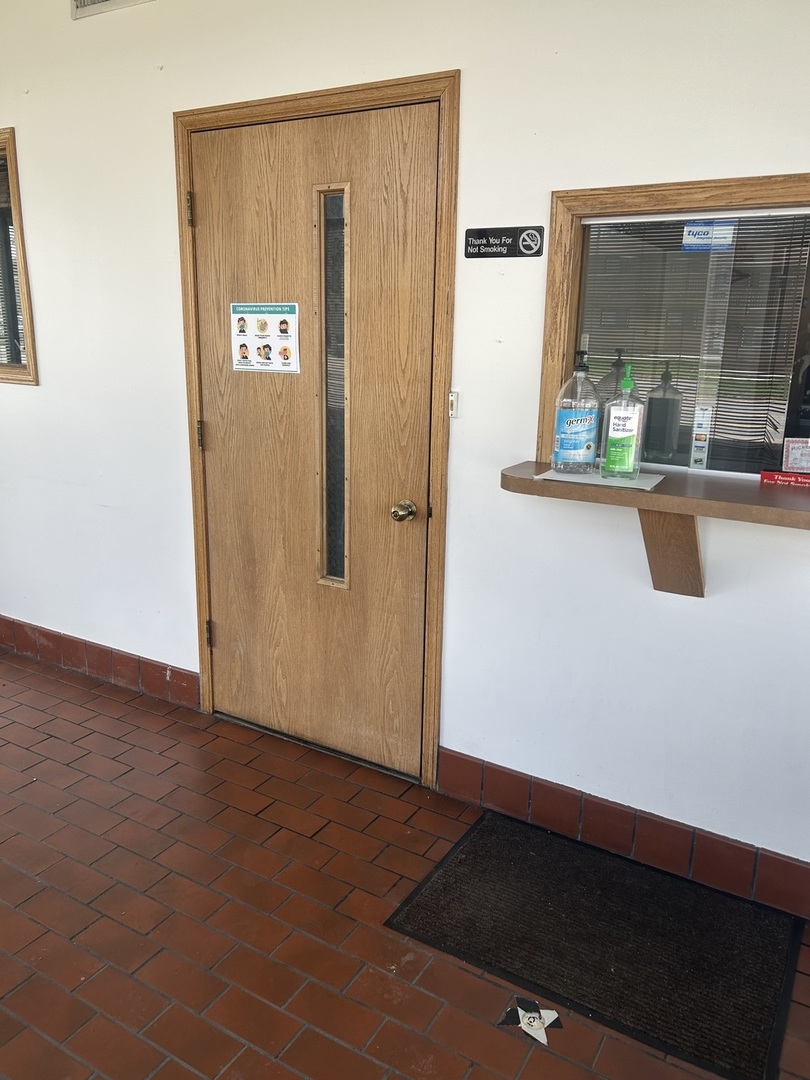 8826 S Roberts Road, Hickory Hills, IL 60457