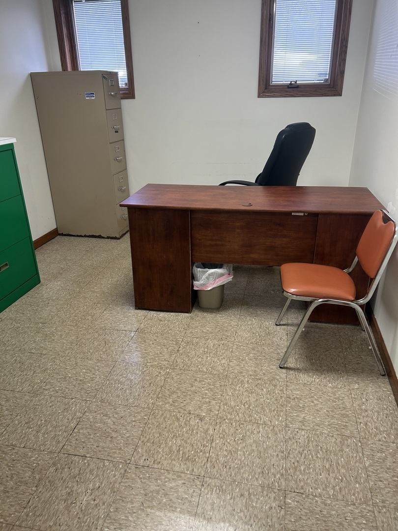 8826 S Roberts Road, Hickory Hills, IL 60457