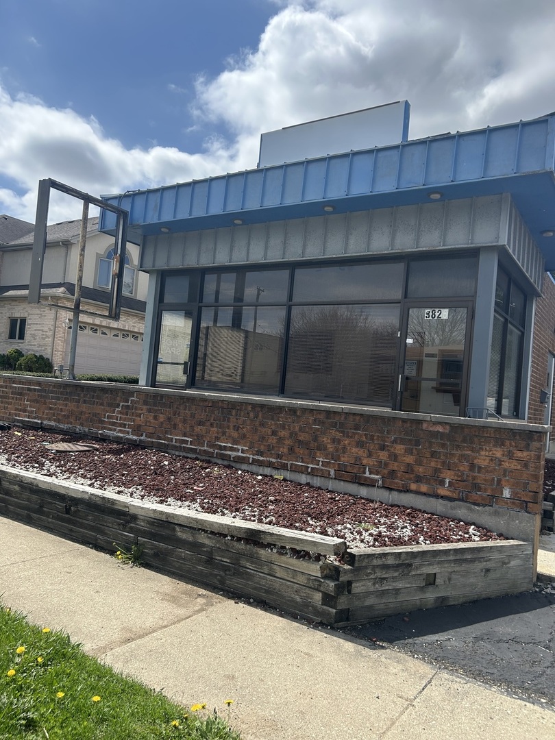 8826 S Roberts Road, Hickory Hills, IL 60457