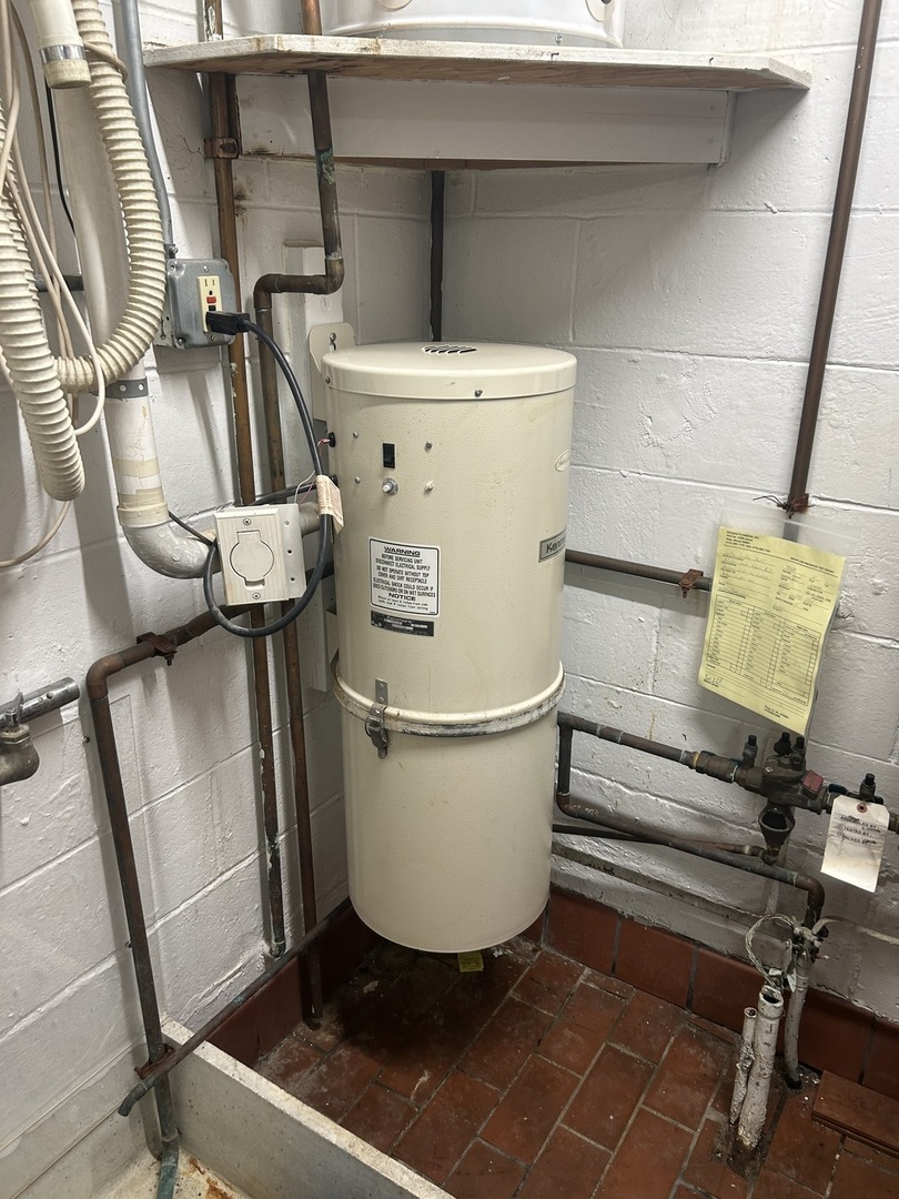 8826 S Roberts Road, Hickory Hills, IL 60457