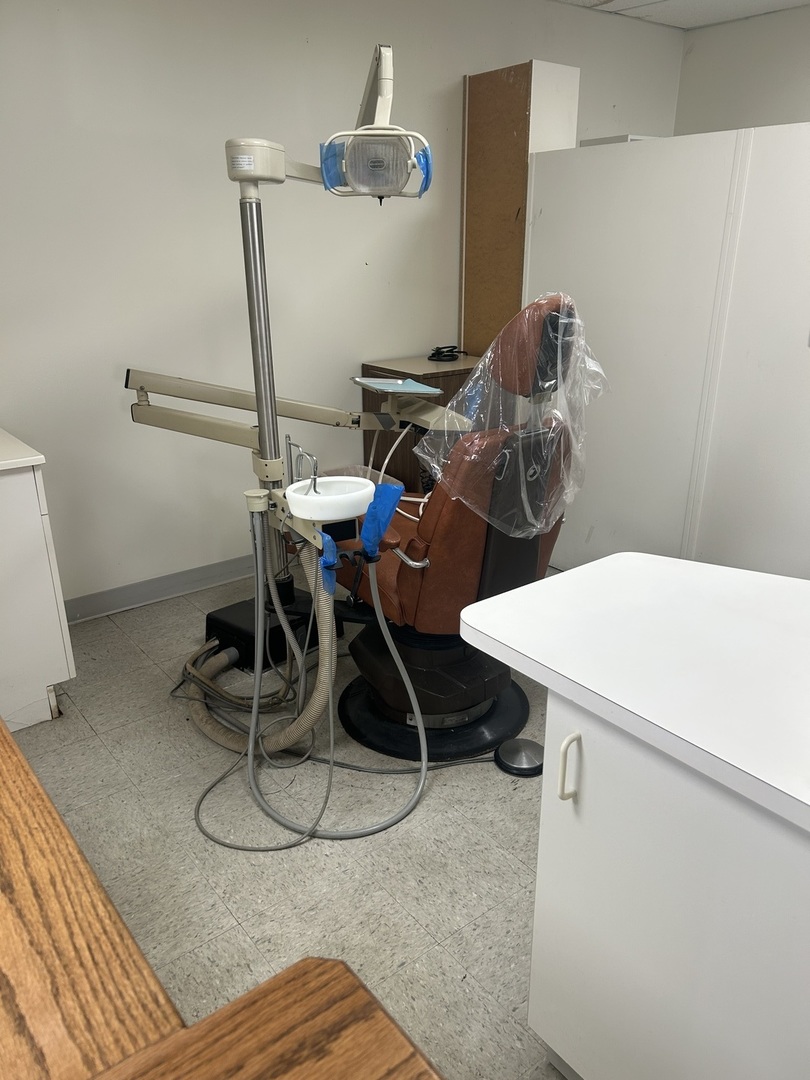 8826 S Roberts Road, Hickory Hills, IL 60457