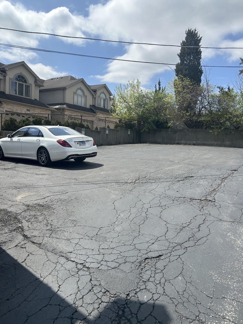 8826 S Roberts Road, Hickory Hills, IL 60457