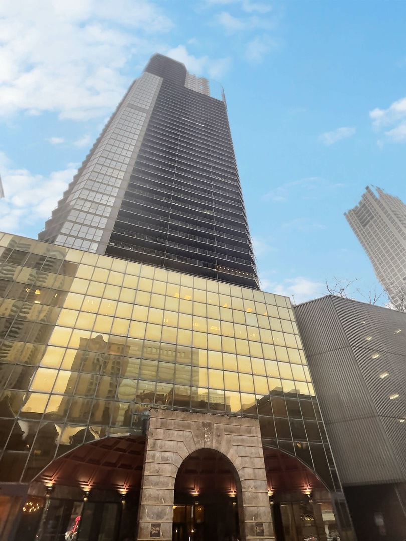 10 E Ontario Street #2801, Chicago, IL 60611