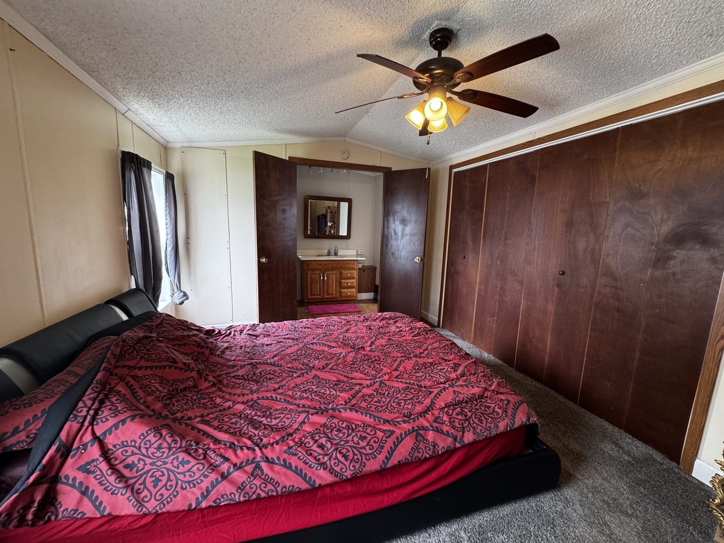 57 Redwood Manor Drive, Pontiac, IL 61764