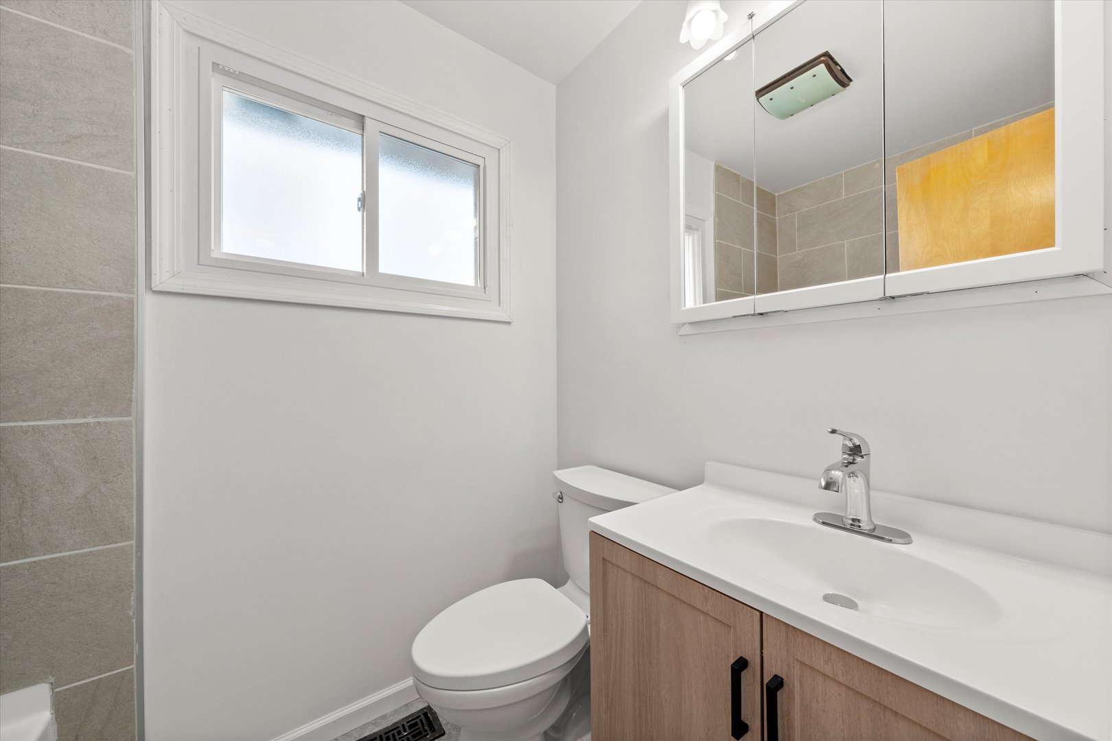 8719 Olympic Drive, Bridgeview, IL 60455