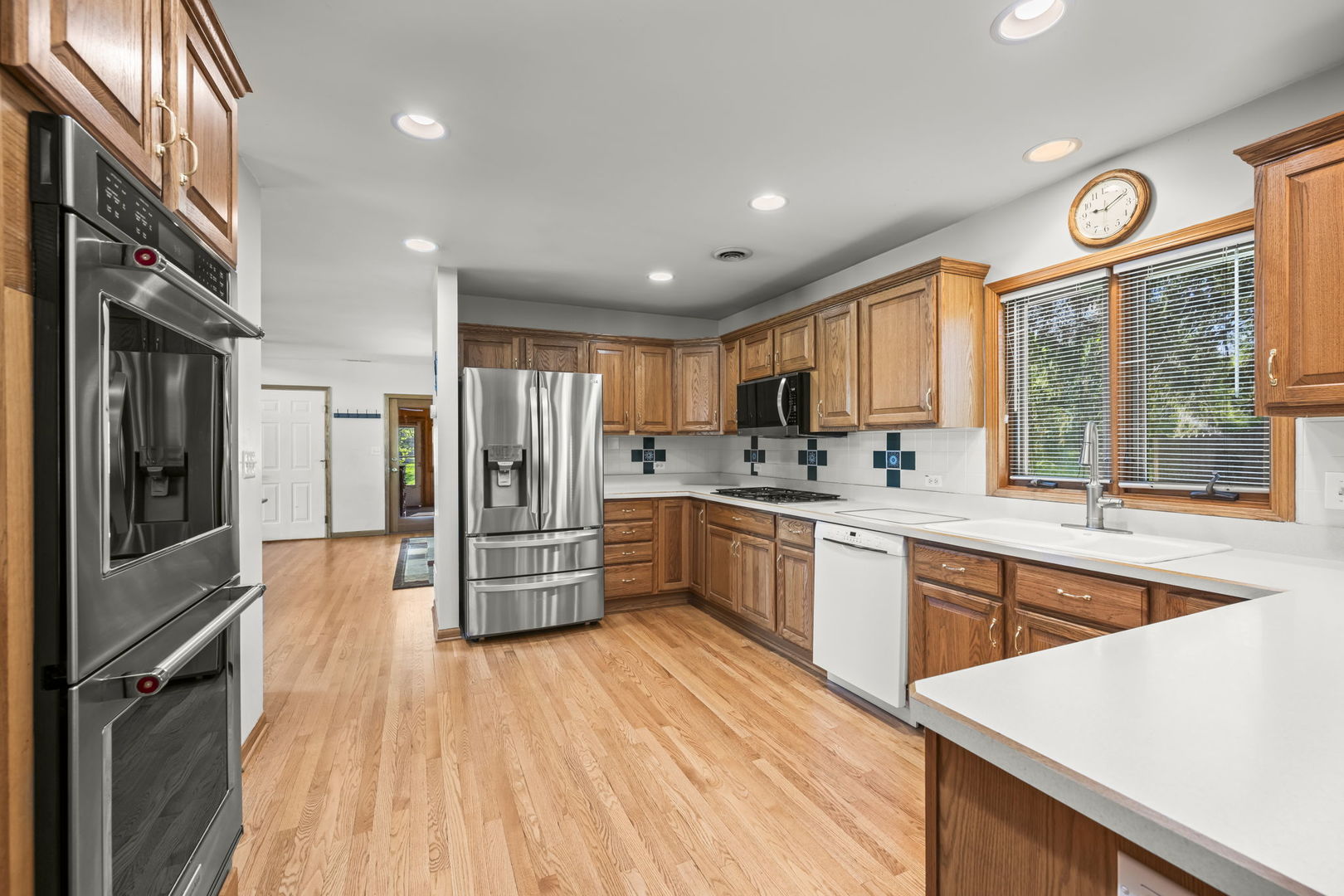 1521 Dun Lo Drive, Arlington Heights, IL 60004