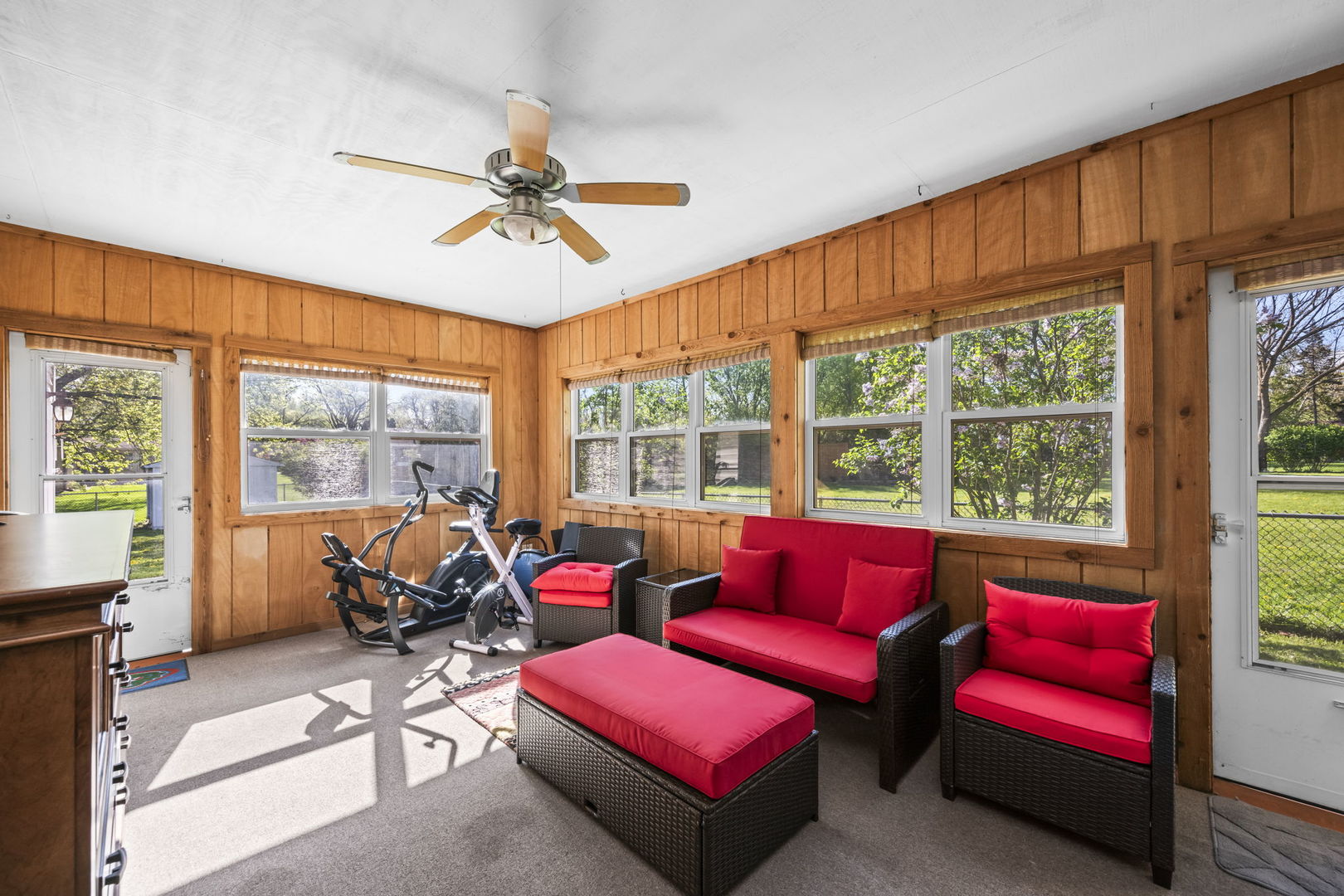 1521 Dun Lo Drive, Arlington Heights, IL 60004