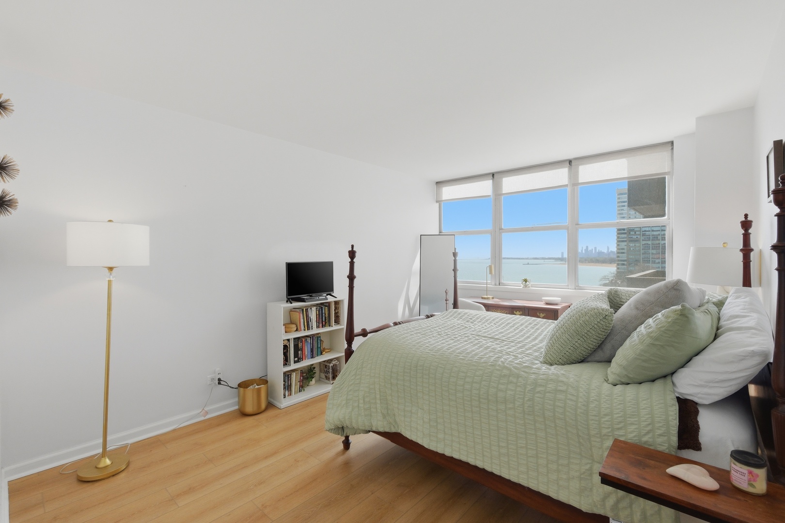 6301 N Sheridan Road #8E, Chicago, IL 60660