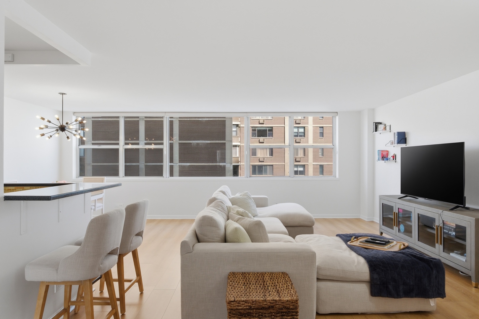 6301 N Sheridan Road #8E, Chicago, IL 60660