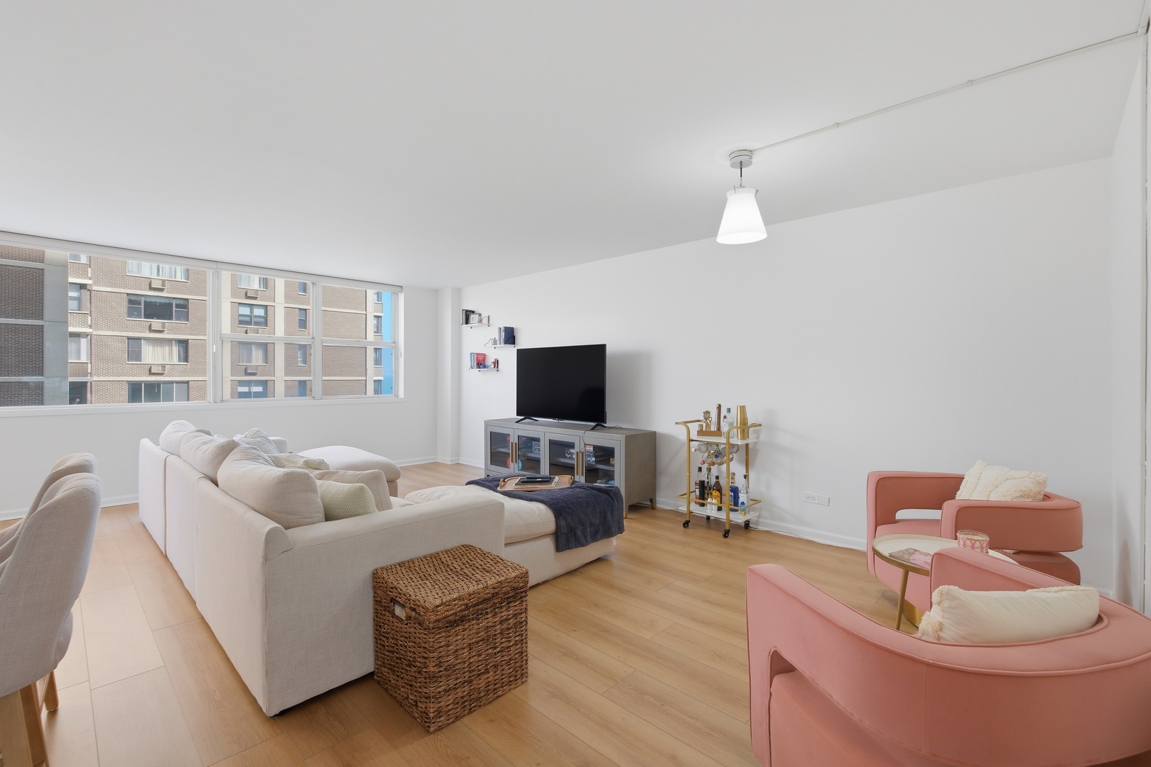 6301 N Sheridan Road #8E, Chicago, IL 60660