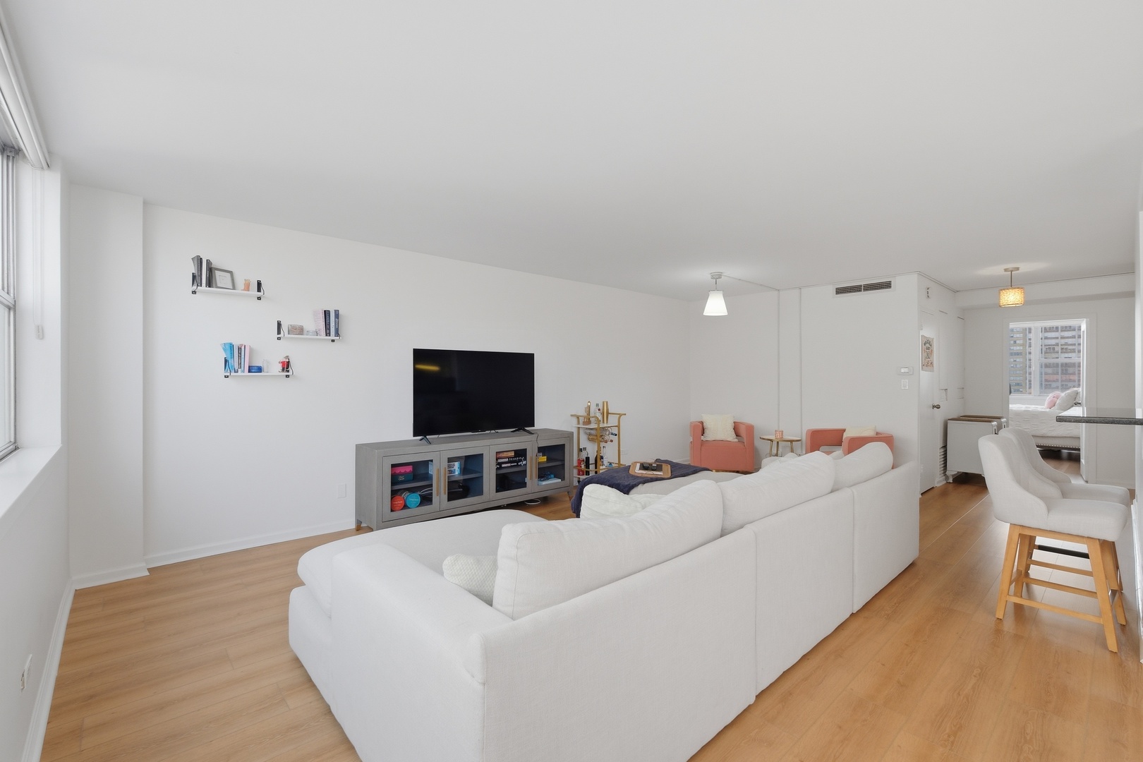 6301 N Sheridan Road #8E, Chicago, IL 60660